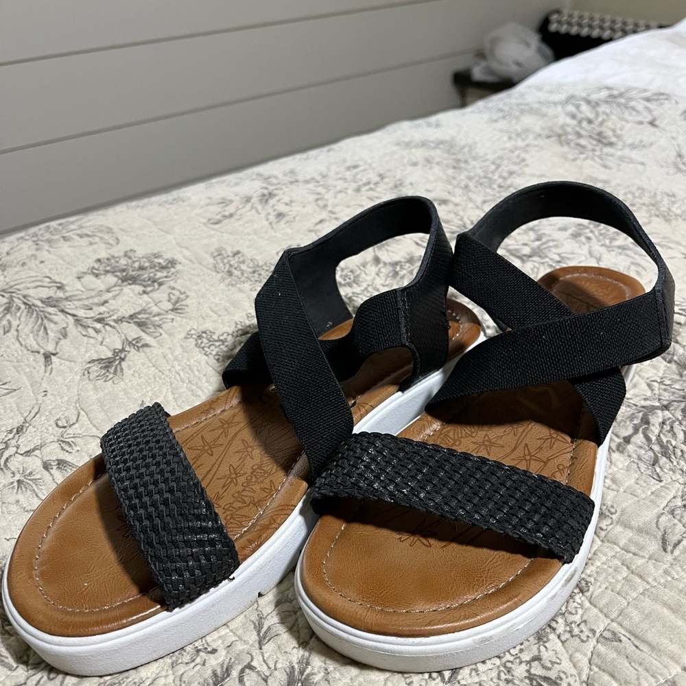 Women’s sandal size 9 soles have lots of wear but still good condition!